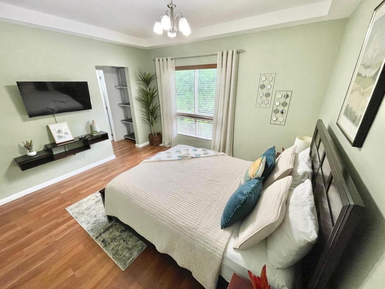 Modern 3 Bedroom Condo In Private Community #8 Petit Valley Экстерьер фото
