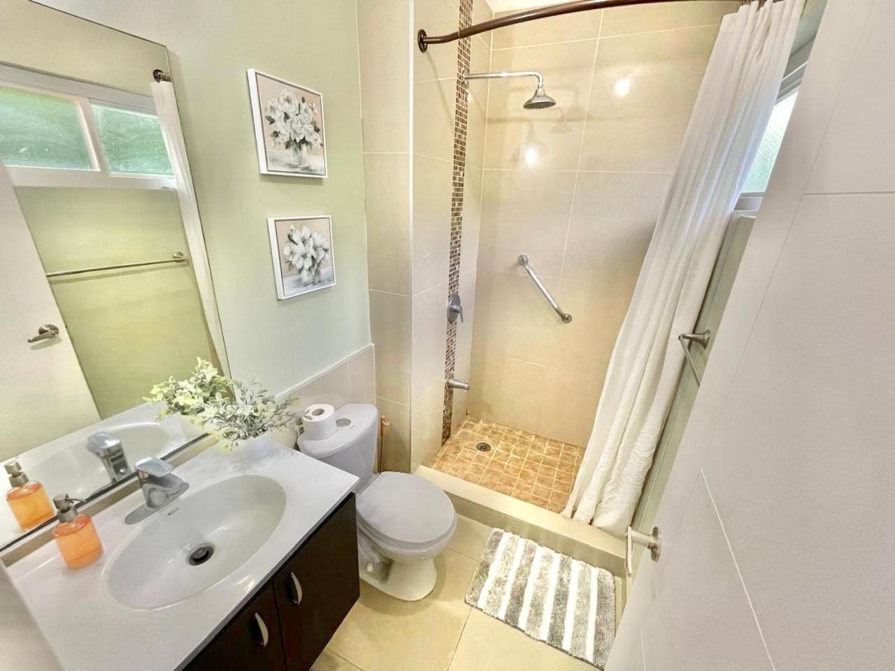 Modern 3 Bedroom Condo In Private Community #8 Petit Valley Экстерьер фото