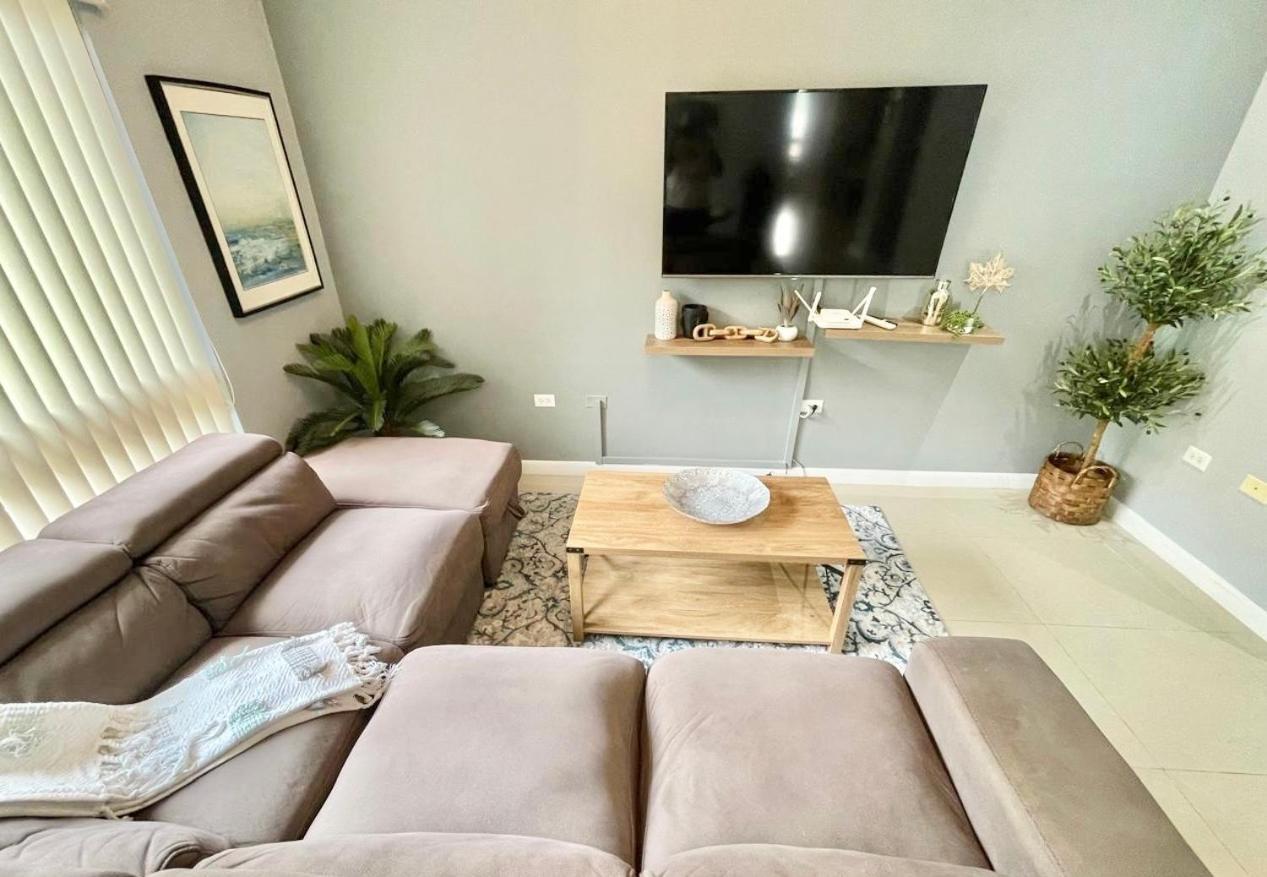 Modern 3 Bedroom Condo In Private Community #8 Petit Valley Экстерьер фото