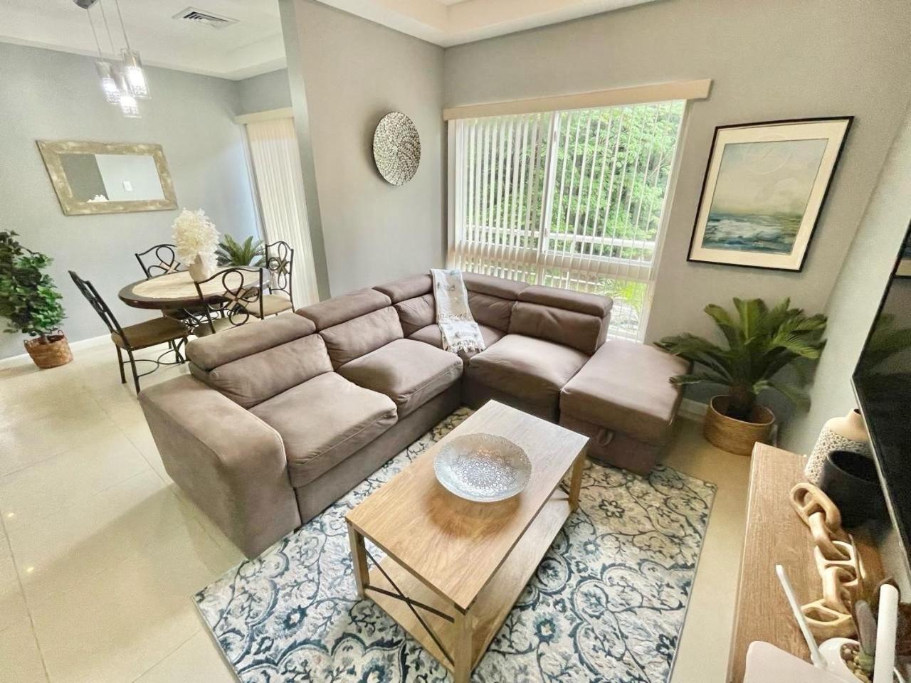 Modern 3 Bedroom Condo In Private Community #8 Petit Valley Экстерьер фото